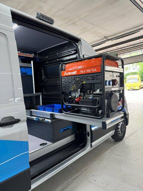 Zwei Globelyst-Regale und ein Jumbo Unit System
