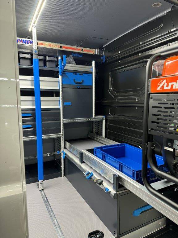 Zwei Globelyst-Regale und ein Jumbo Unit System