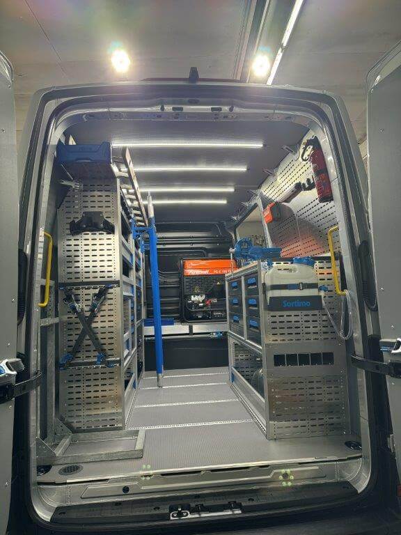 Zwei Globelyst-Regale und ein Jumbo Unit System