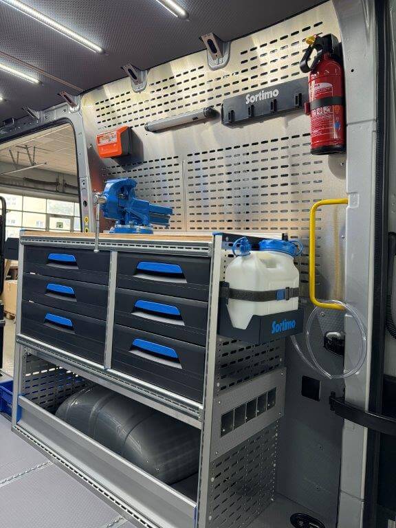 Zwei Globelyst-Regale und ein Jumbo Unit System