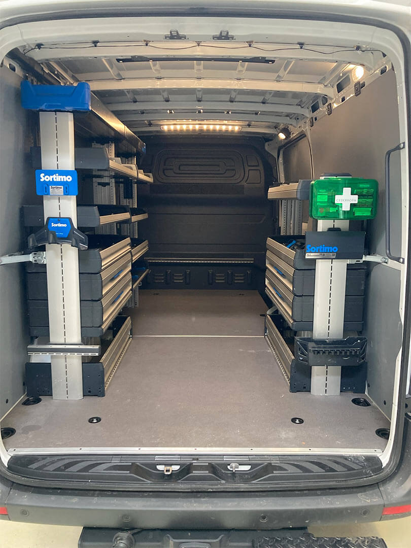 SR5-Fahrzeugeinrichtung in einen Mercedes-Benz Vito